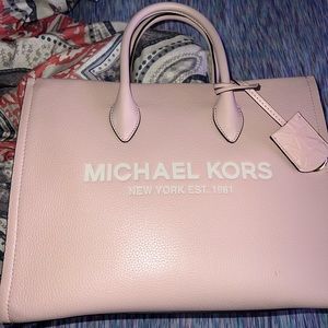 New with tags pebbled leather Micheal kors purse